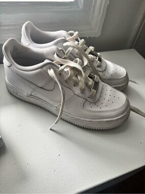 Nike Air White Kids Athletic Sneakers - Classic Casual Lace-Up size 5Y